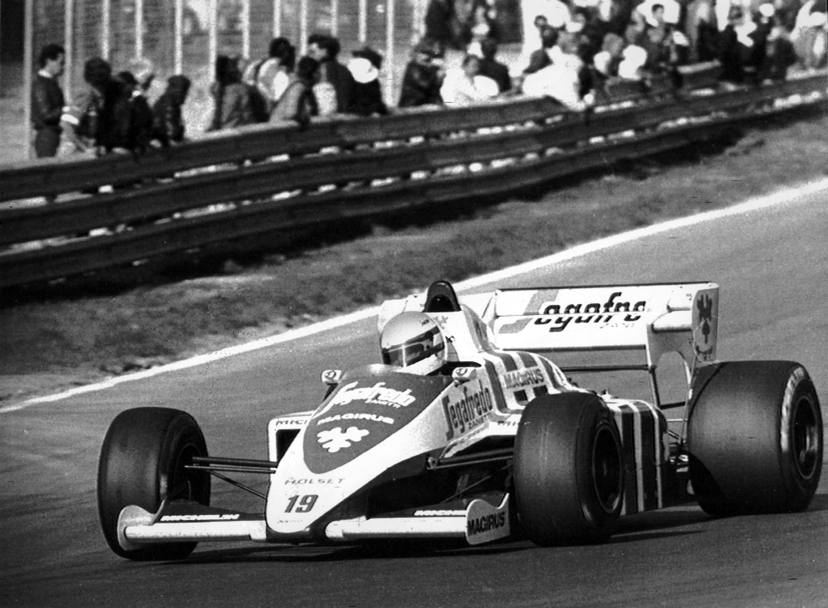 Il campione brasiliano inizi la sua avventura in Formula 1 nel 1984 correndo per la scuderia Toleman. Sal sul podio per tre volte nel corso della stagione collezionando un secondo posto e due terzi posti. L&#39;anno seguente pass alla Lotus (Np/Upi)